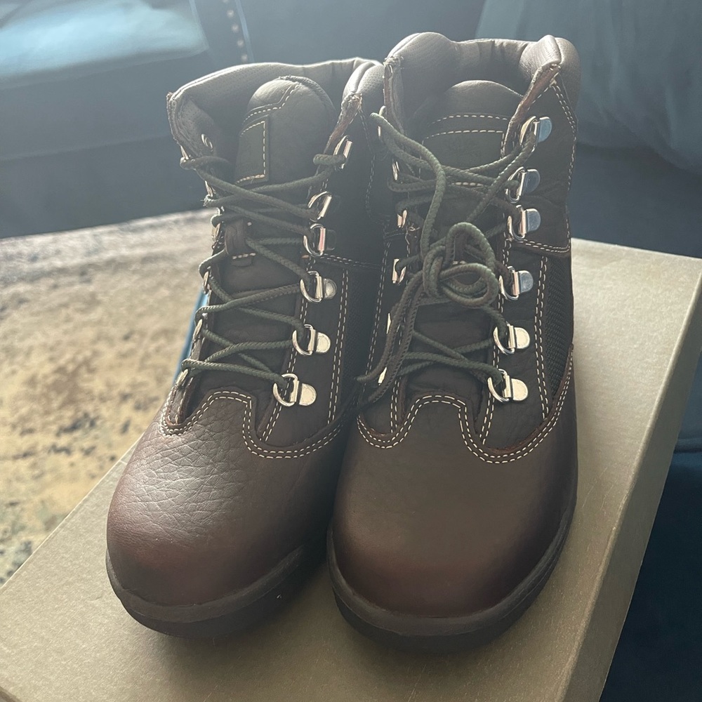 Kids timberland brand new boots size big kids 4 and a half never worn